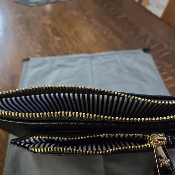 Jessica Moore Black Zip Pouch - Picture 4 of 4